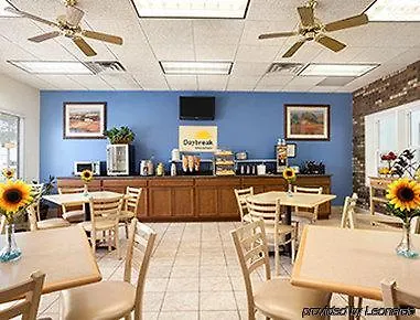 Days By Wyndham Oglesby/ Starved Rock Hotel