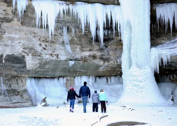 Hotel Days By Wyndham Oglesby/ Starved Rock 3*